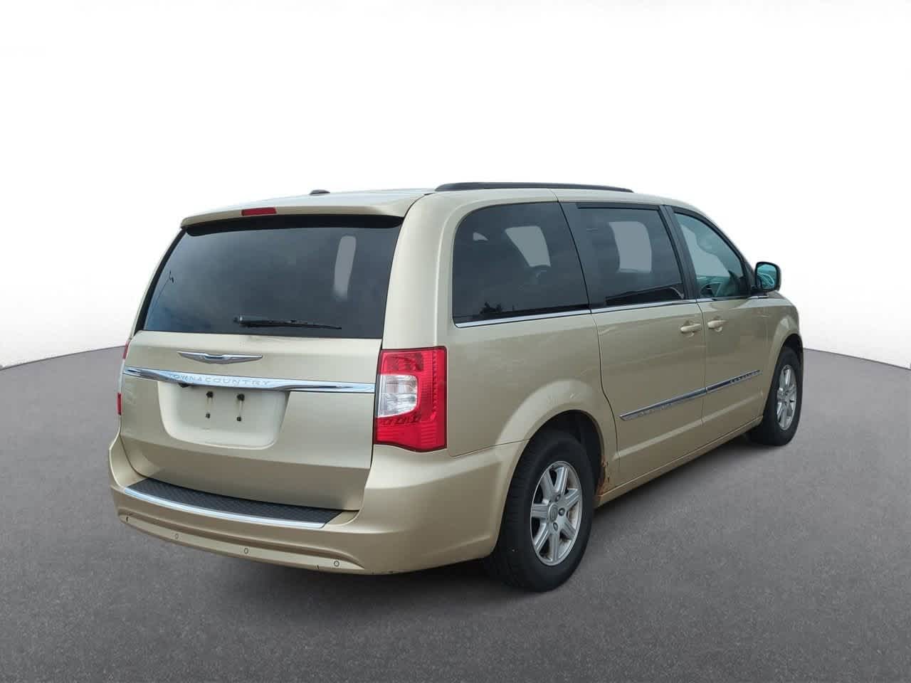 Thumbnail: 2011 Chrysler Town & Country - 8