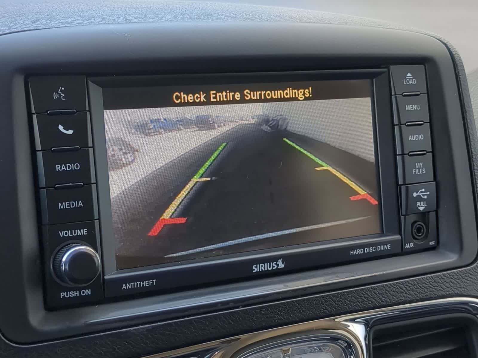 Thumbnail: 2014 Chrysler Town & Country - 27