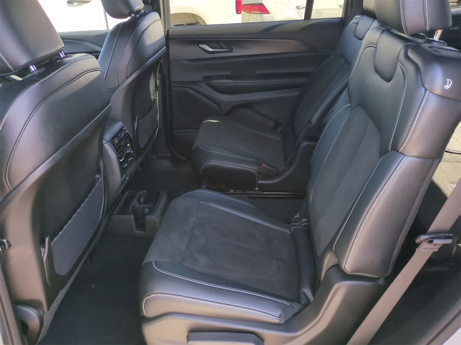 Thumbnail: 2023 Jeep Grand Cherokee L - 20