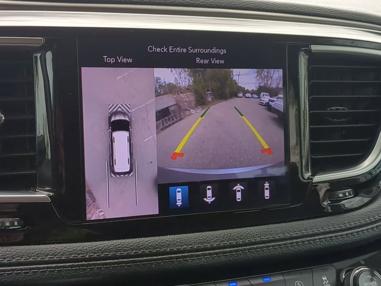 Thumbnail: 2018 Chrysler Pacifica - 28