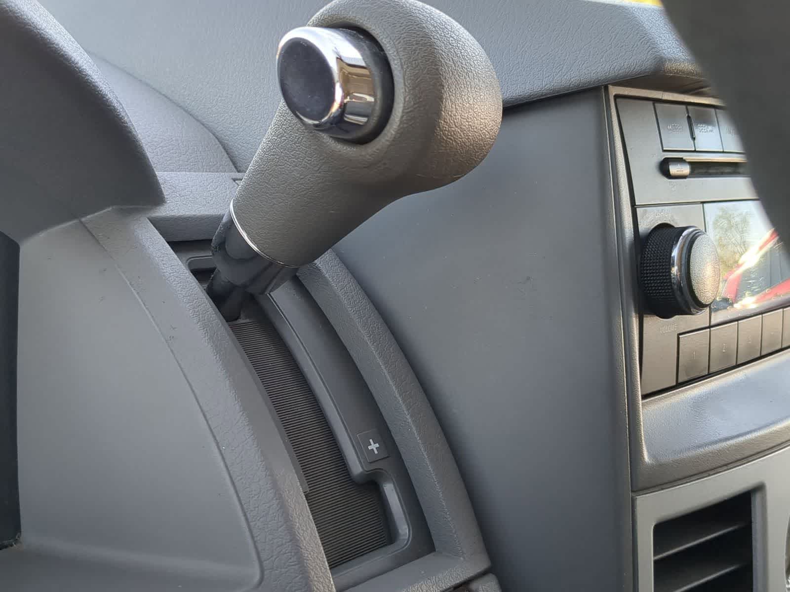 Thumbnail: 2010 Chrysler Town & Country - 25