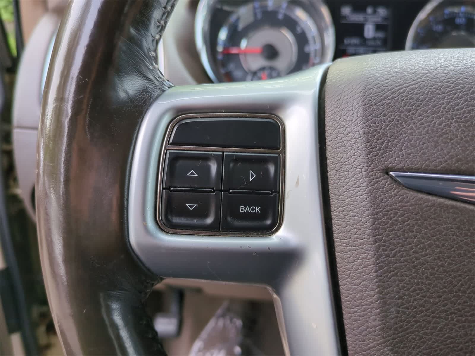 Thumbnail: 2011 Chrysler Town & Country - 20