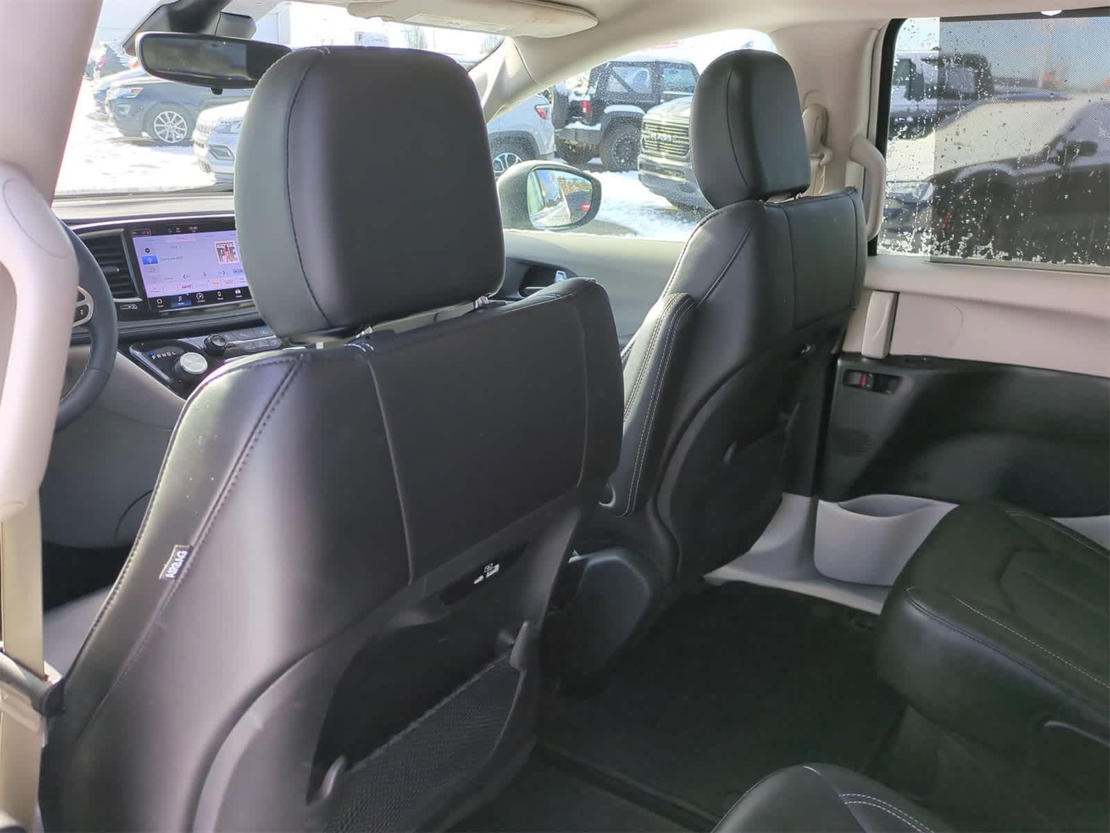 Thumbnail: 2023 Chrysler Pacifica - 18