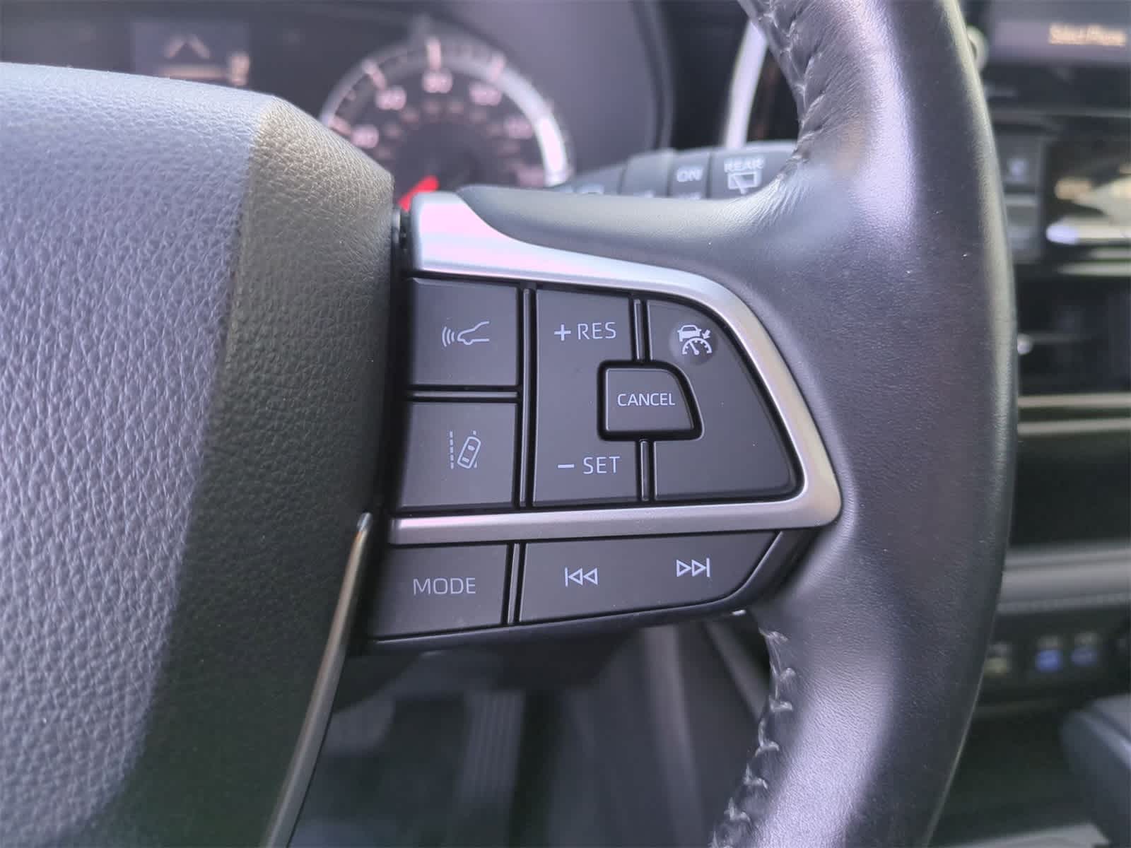 Thumbnail: 2022 Toyota Highlander - 24