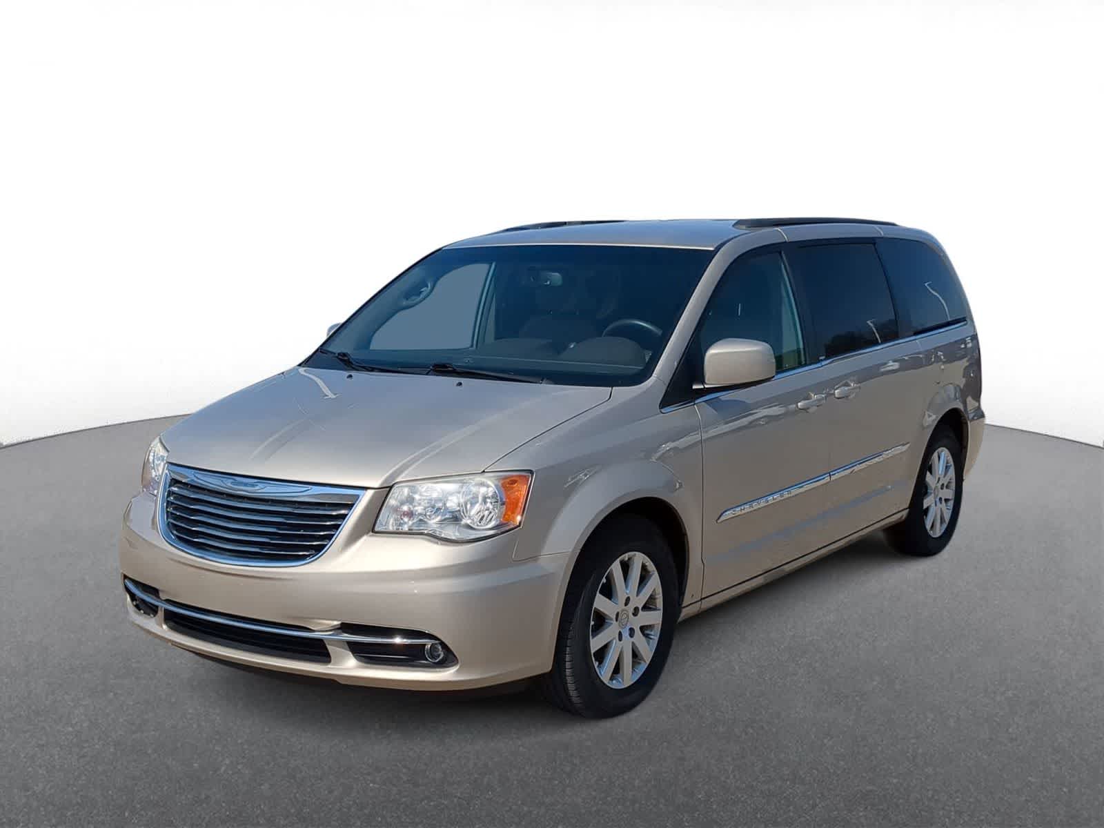 Thumbnail: 2013 Chrysler Town & Country - 4
