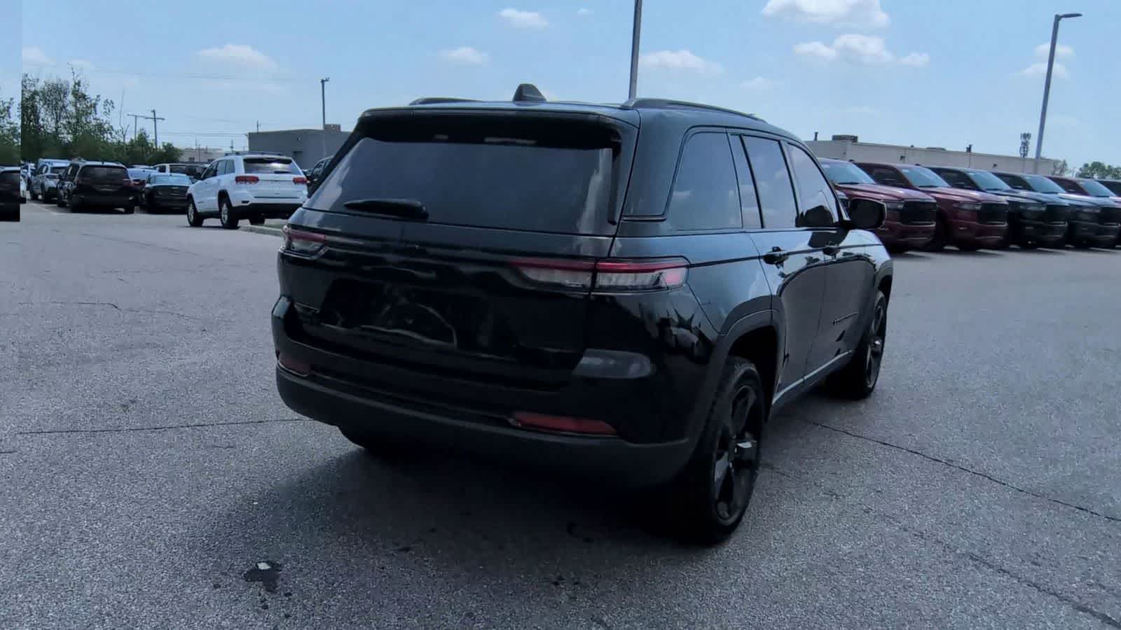Thumbnail: 2023 Jeep Grand Cherokee - 8