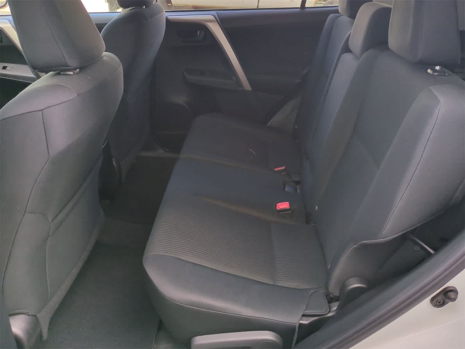 Thumbnail: 2015 Toyota RAV4 - 18