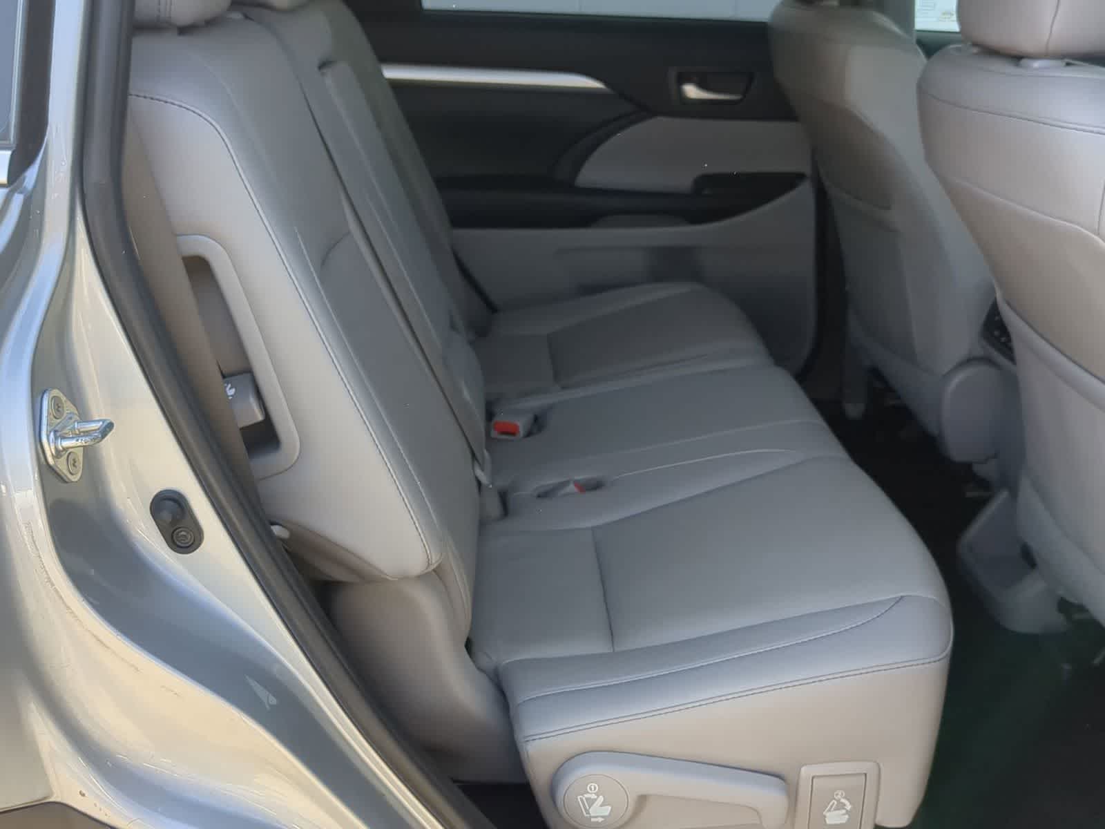 Thumbnail: 2019 Toyota Highlander - 20