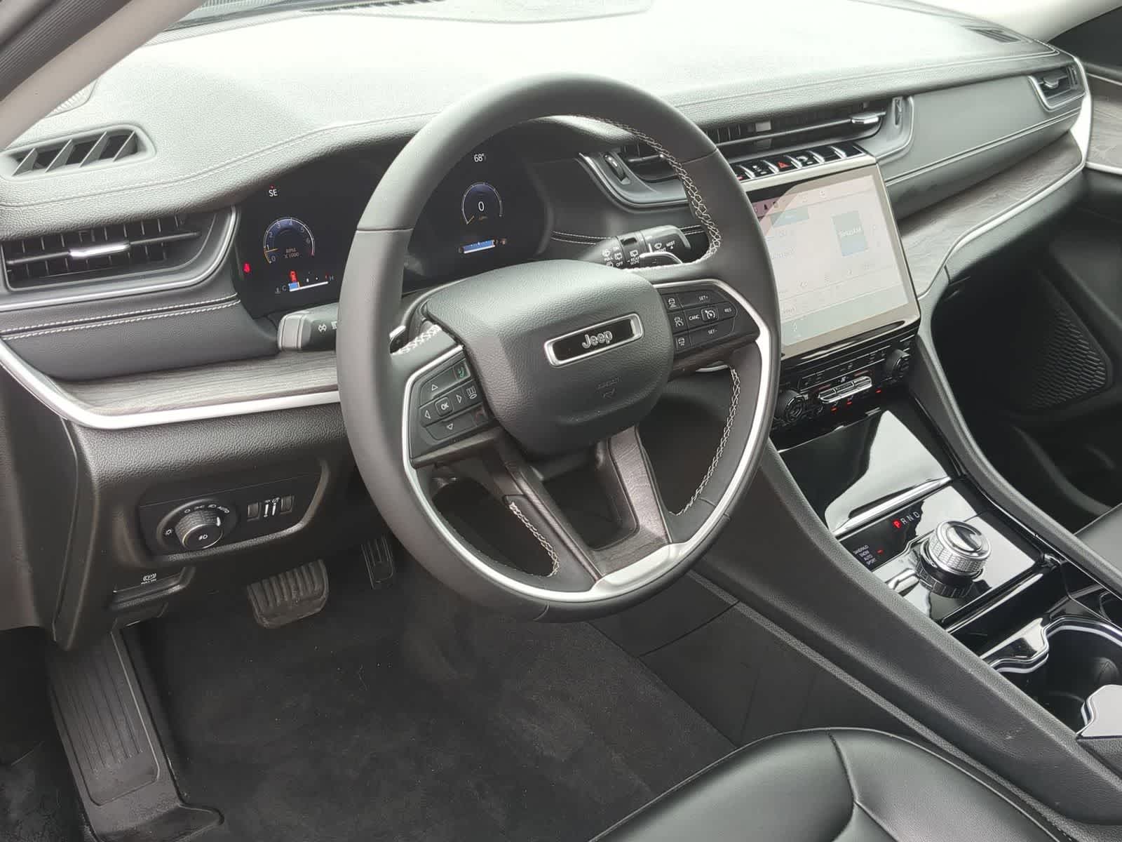 Thumbnail: 2023 Jeep Grand Cherokee - 10