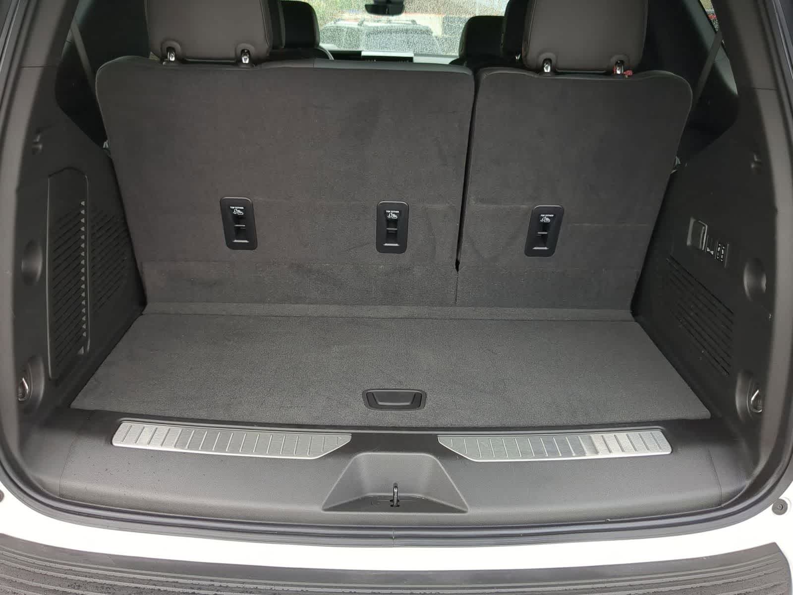 Thumbnail: 2025 GMC Yukon - 32