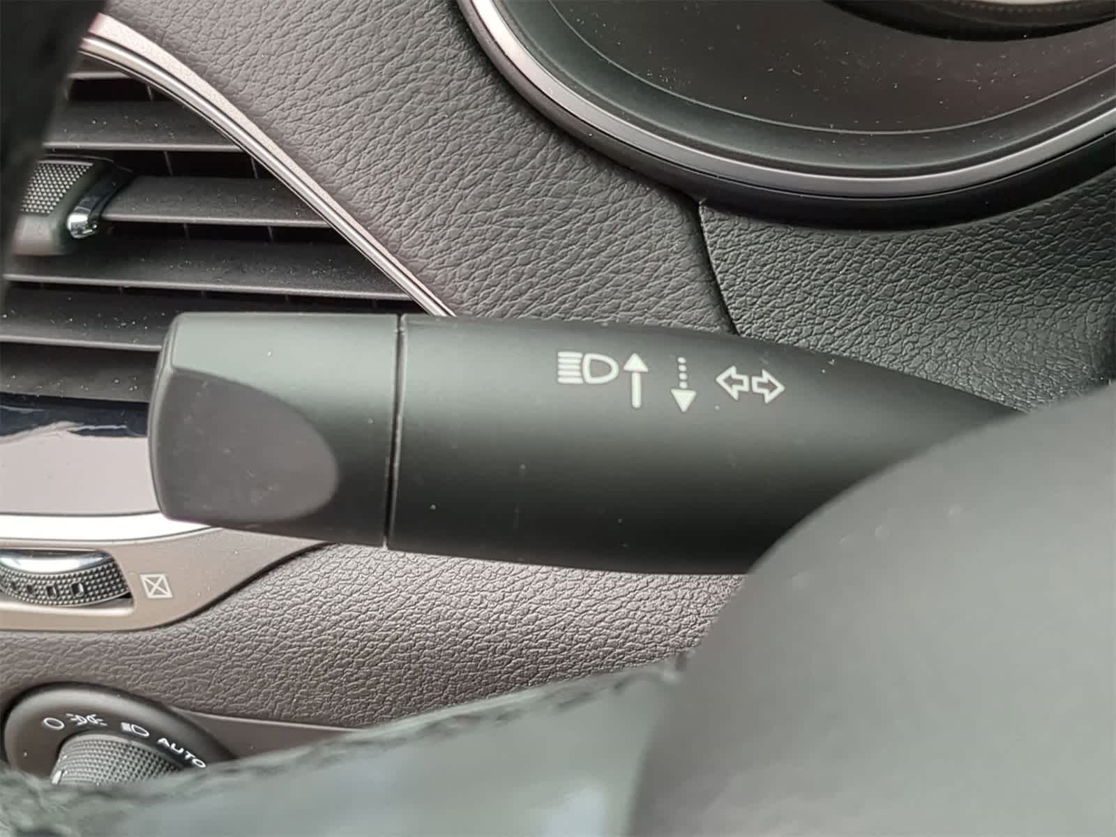 Thumbnail: 2019 Jeep Cherokee - 33