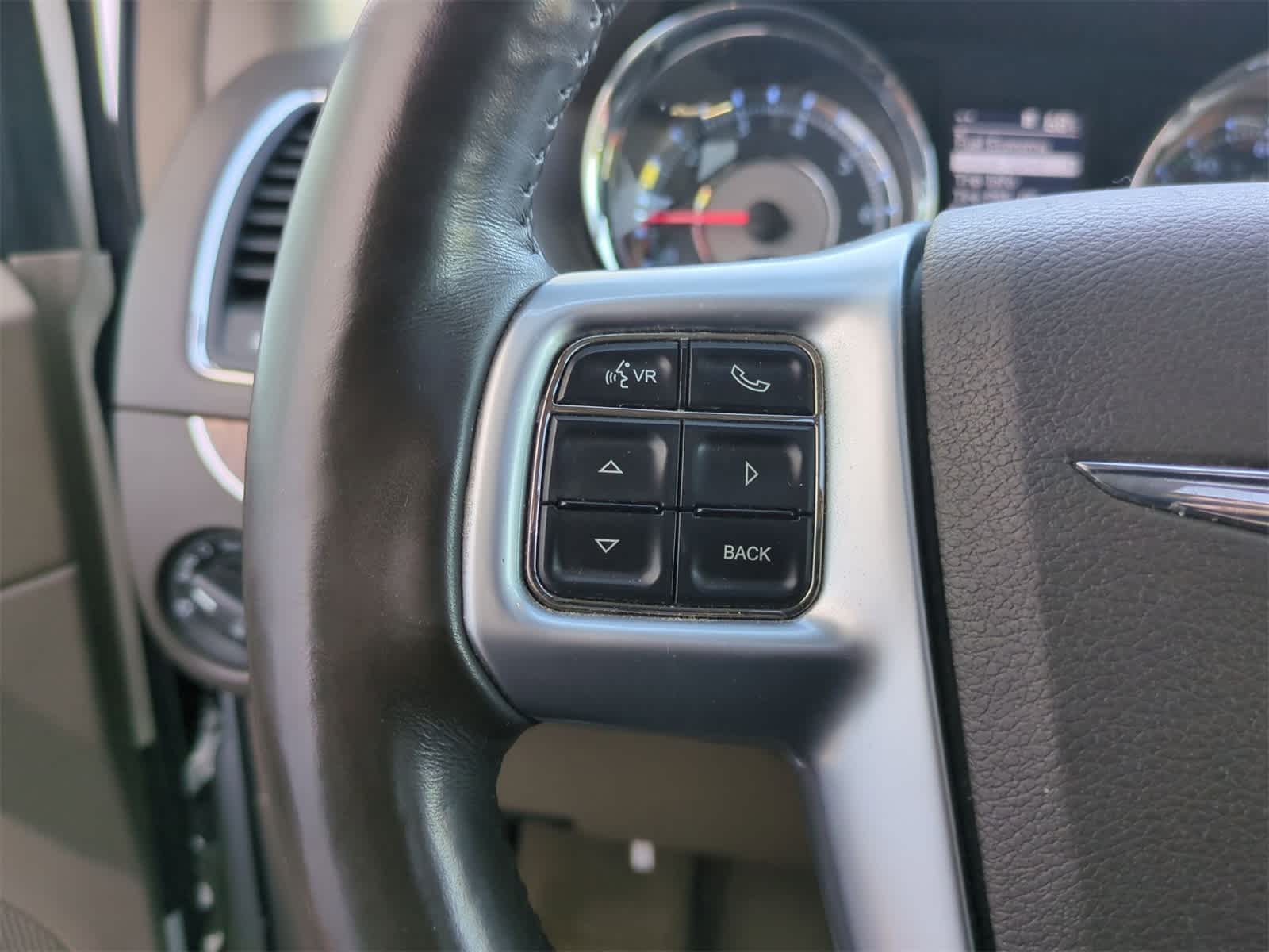 Thumbnail: 2011 Chrysler Town & Country - 23