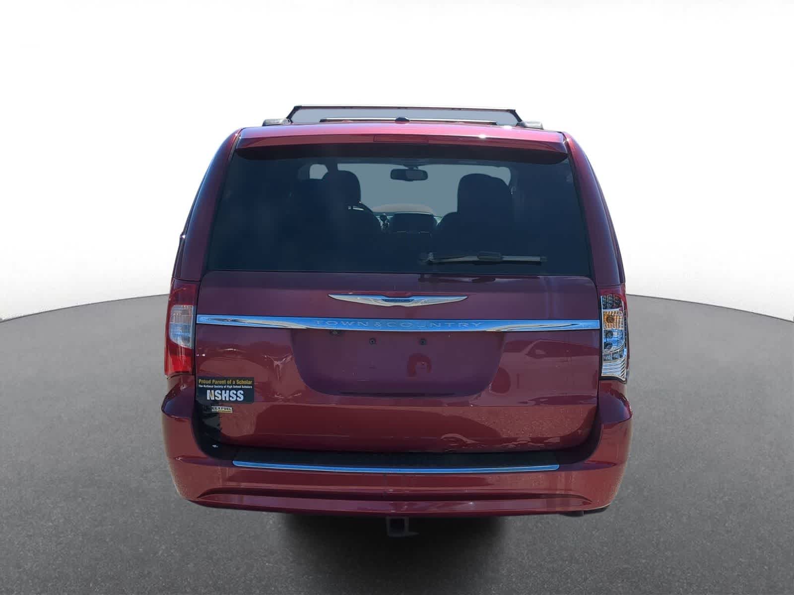 Thumbnail: 2014 Chrysler Town & Country - 7
