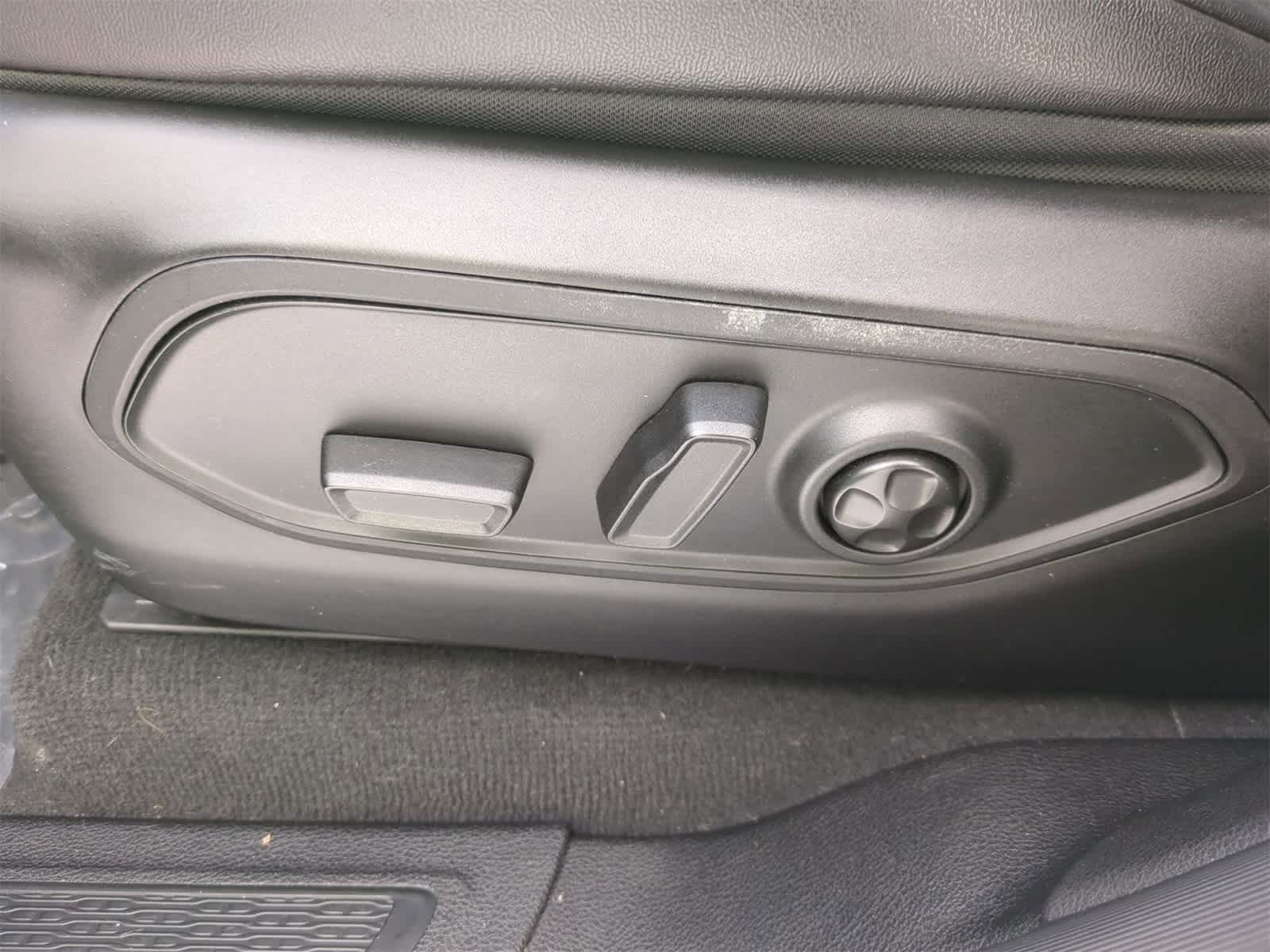 Thumbnail: 2023 Jeep Grand Cherokee - 17