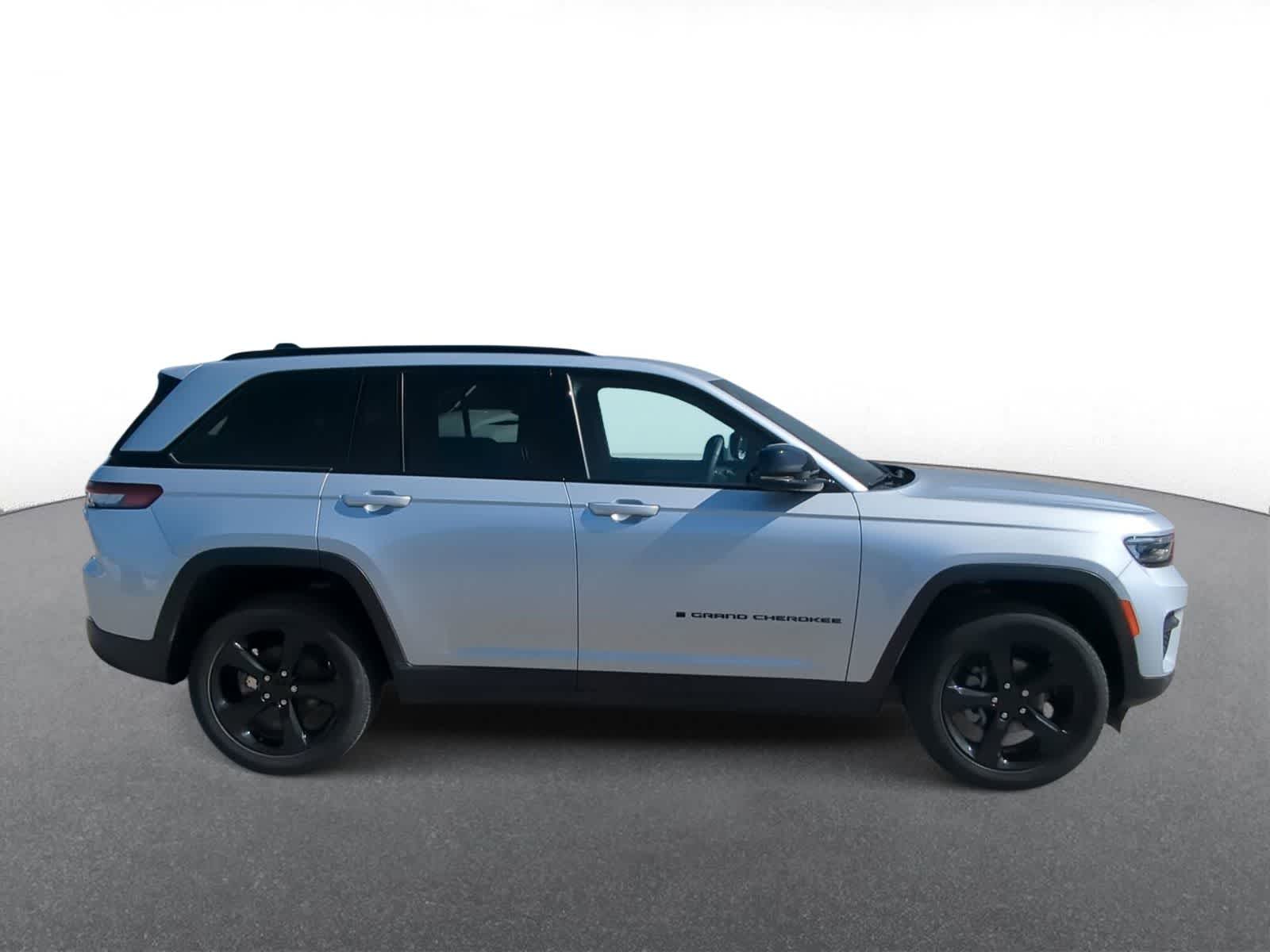 Thumbnail: 2023 Jeep Grand Cherokee - 9