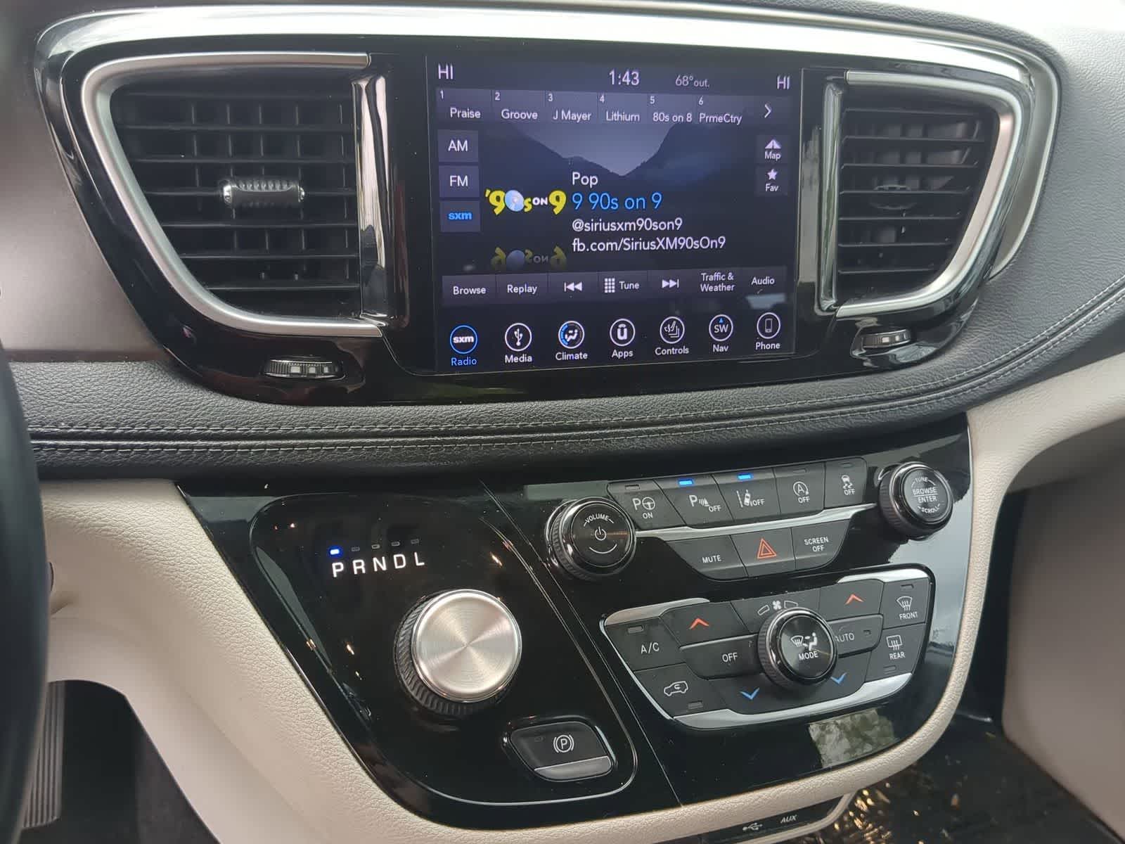 Thumbnail: 2018 Chrysler Pacifica - 27