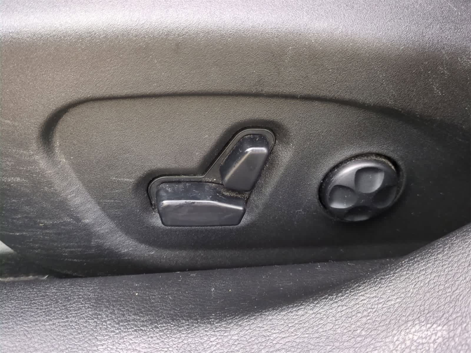 Thumbnail: 2015 Chrysler 200 - 17