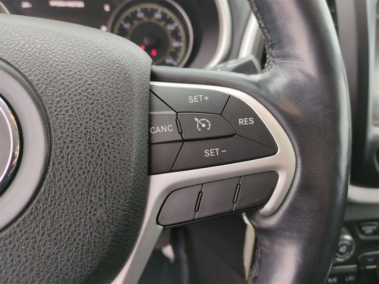 Thumbnail: 2015 Jeep Cherokee - 24