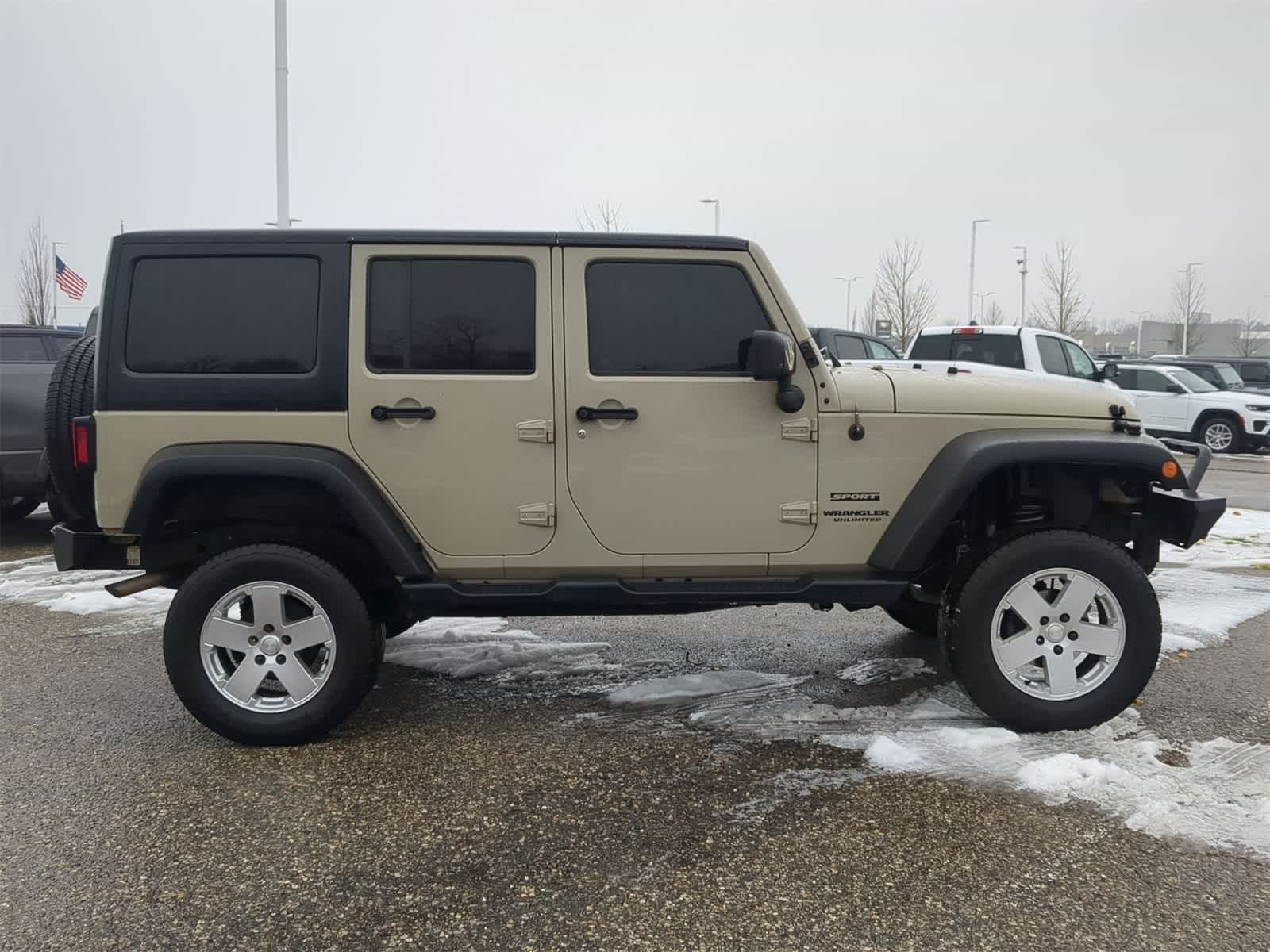 Thumbnail: 2017 Jeep Wrangler - 15