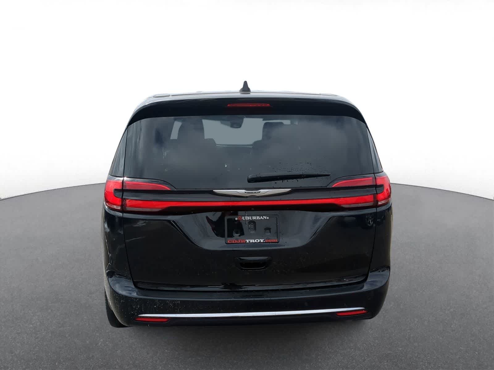 Thumbnail: 2023 Chrysler Pacifica - 7
