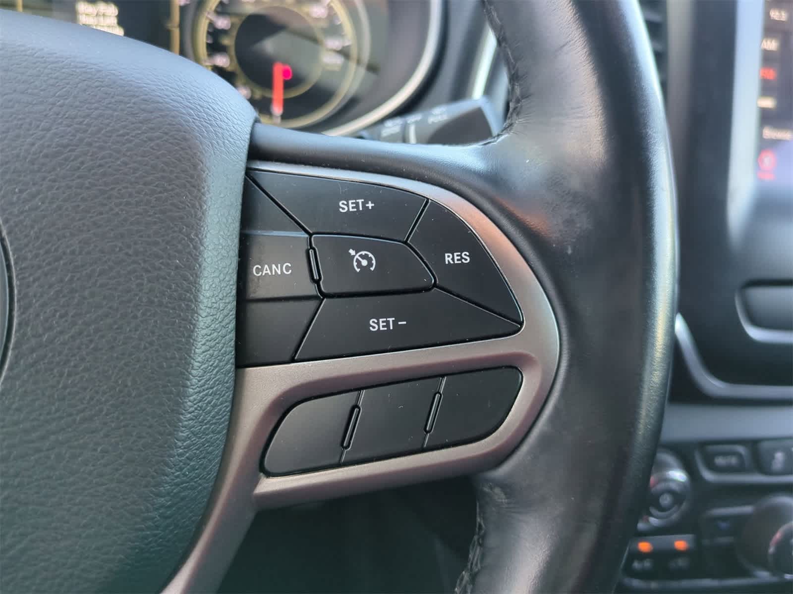 Thumbnail: 2021 Jeep Cherokee - 24