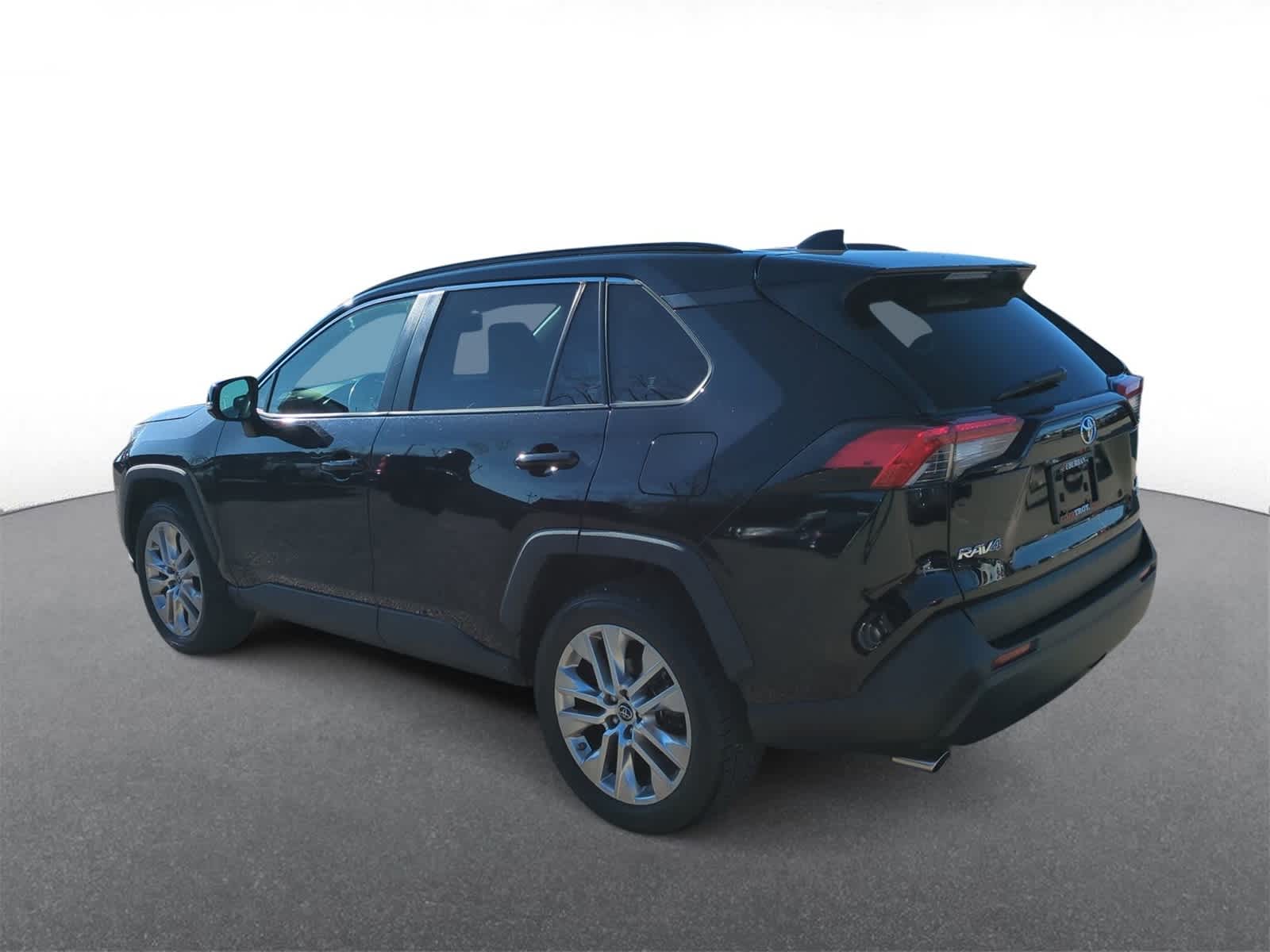 Thumbnail: 2019 Toyota RAV4 - 6