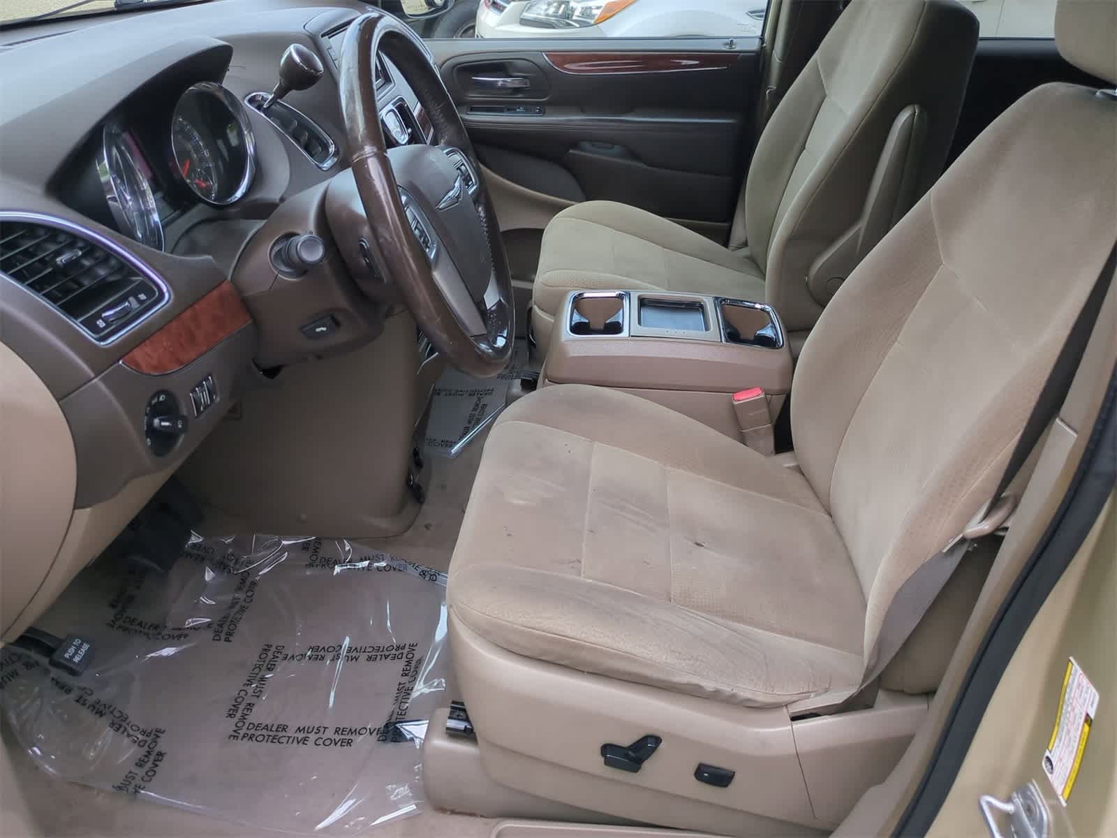 Thumbnail: 2011 Chrysler Town & Country - 14