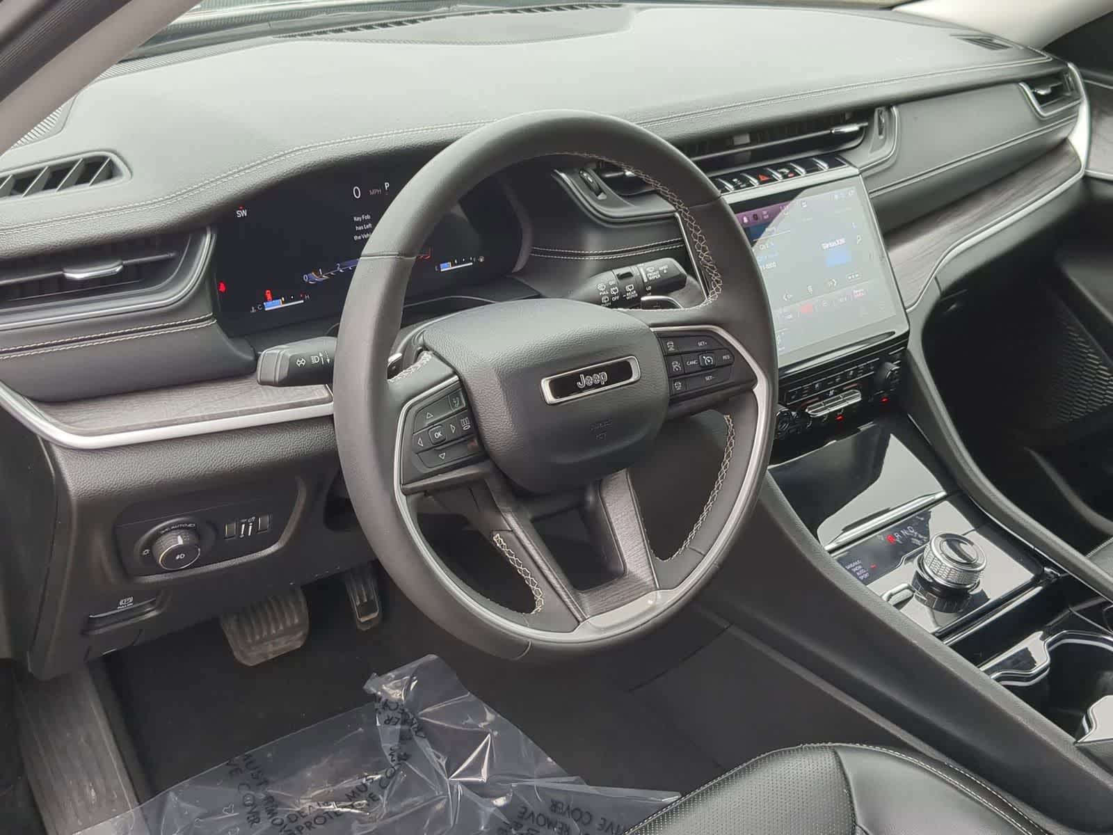 Thumbnail: 2023 Jeep Grand Cherokee - 10