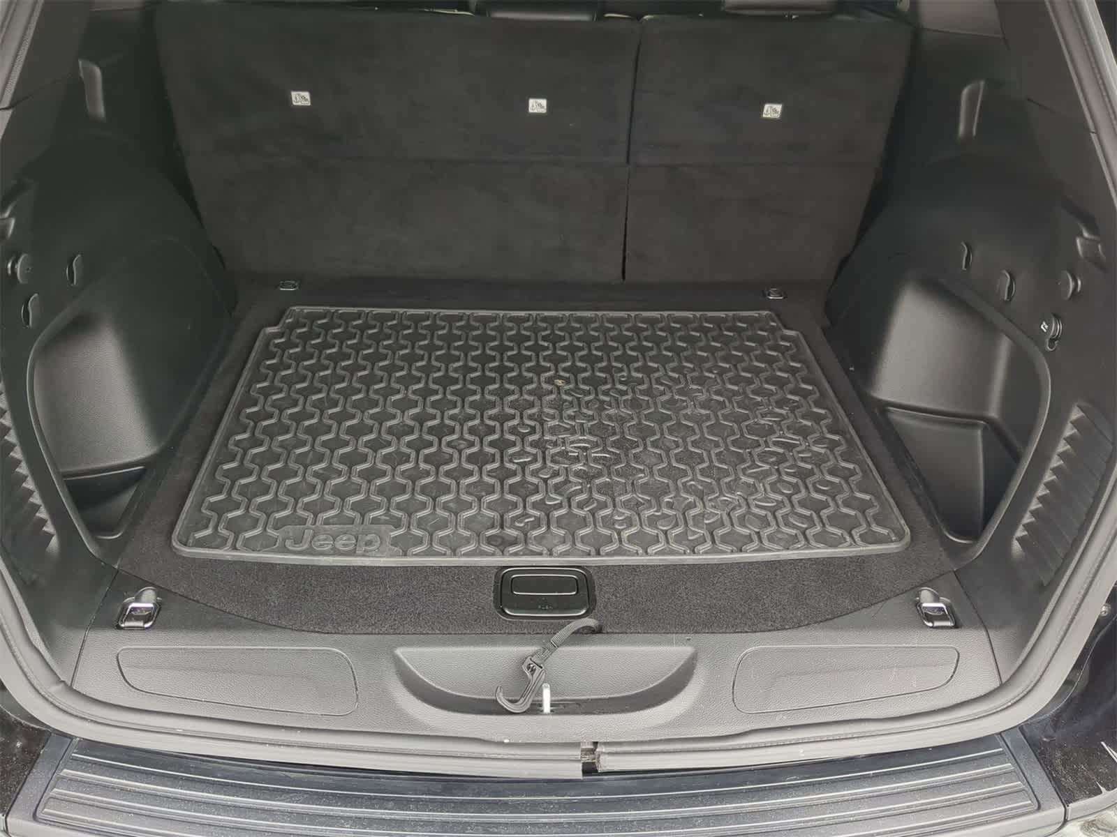 Thumbnail: 2022 Jeep Grand Cherokee - 38