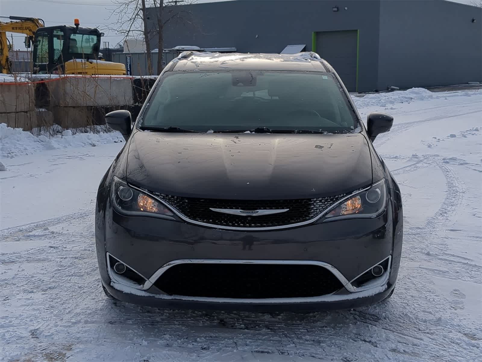 Thumbnail: 2017 Chrysler Pacifica - 17