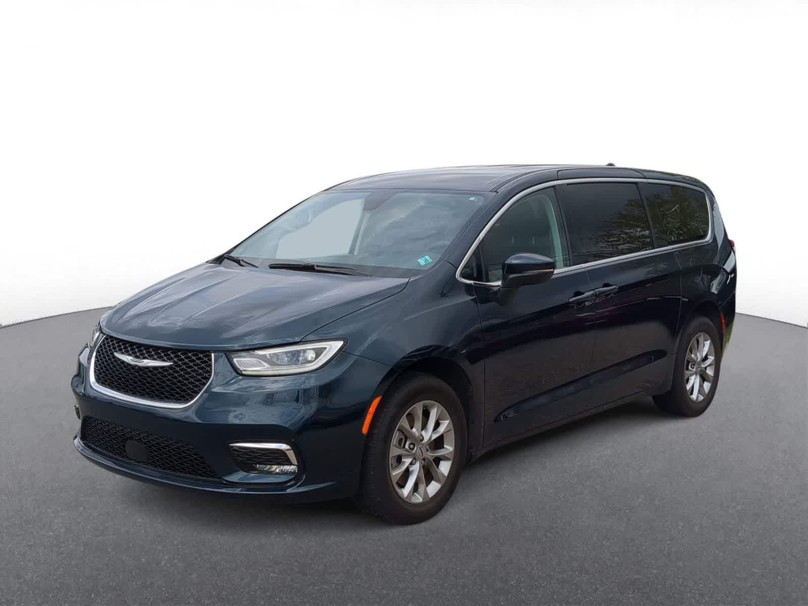 Thumbnail: 2023 Chrysler Pacifica - 4