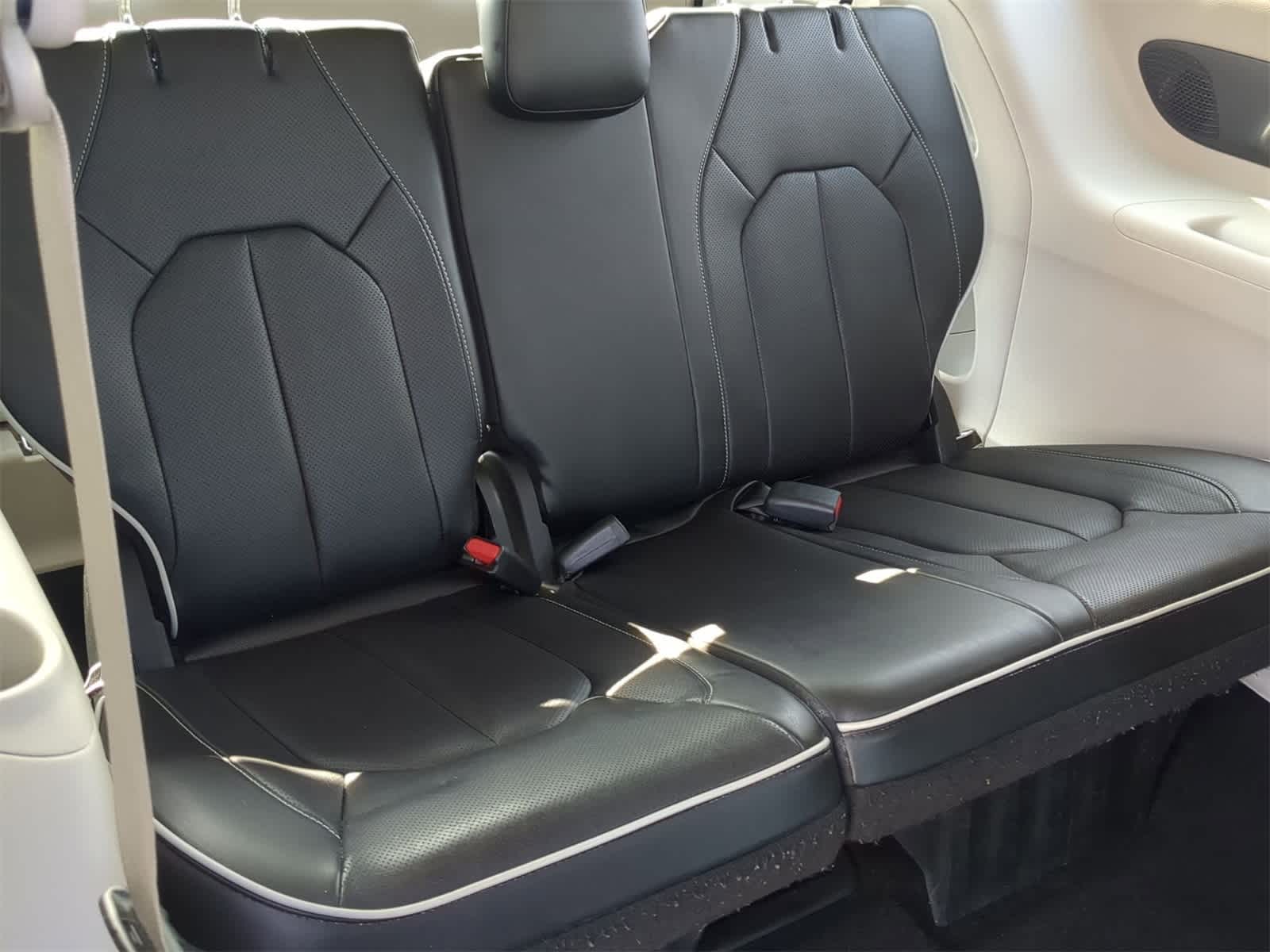 Thumbnail: 2023 Chrysler Pacifica - 29