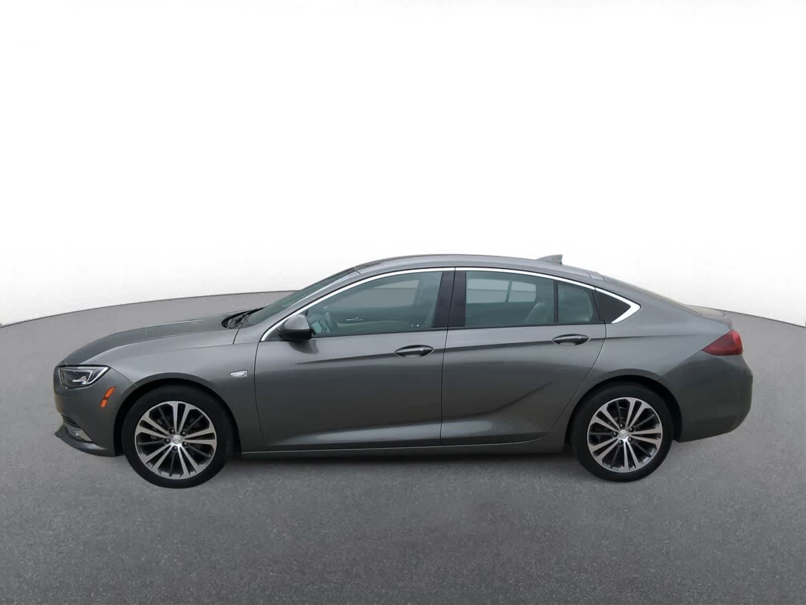 Thumbnail: 2018 Buick Regal - 5