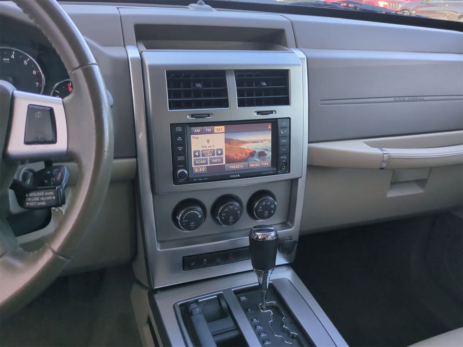 Thumbnail: 2010 Jeep Liberty - 28