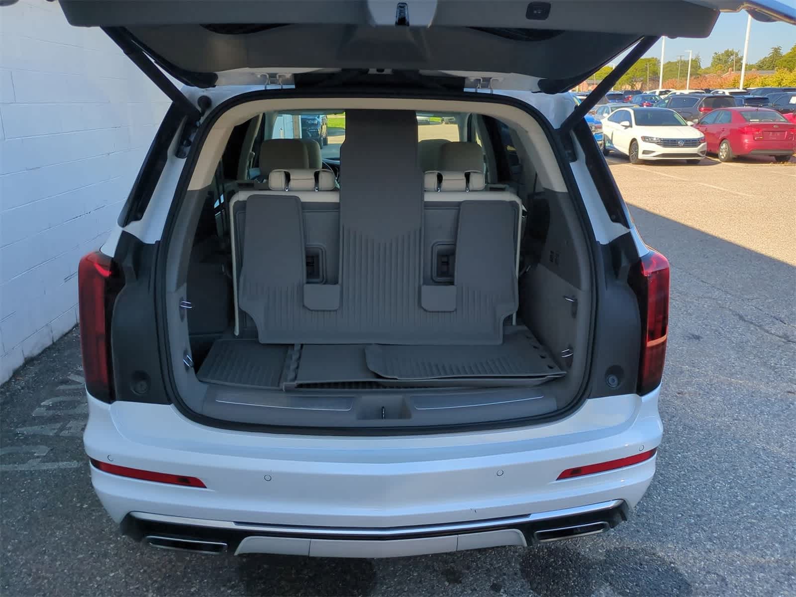 Thumbnail: 2024 Cadillac XT6 - 34