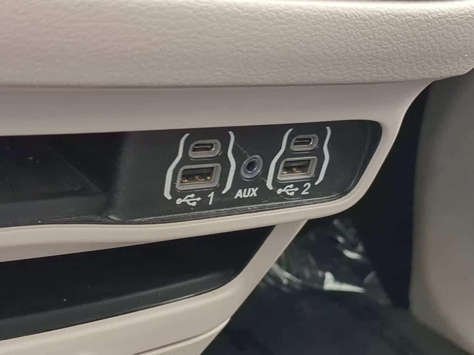 Thumbnail: 2024 Chrysler Pacifica - 29