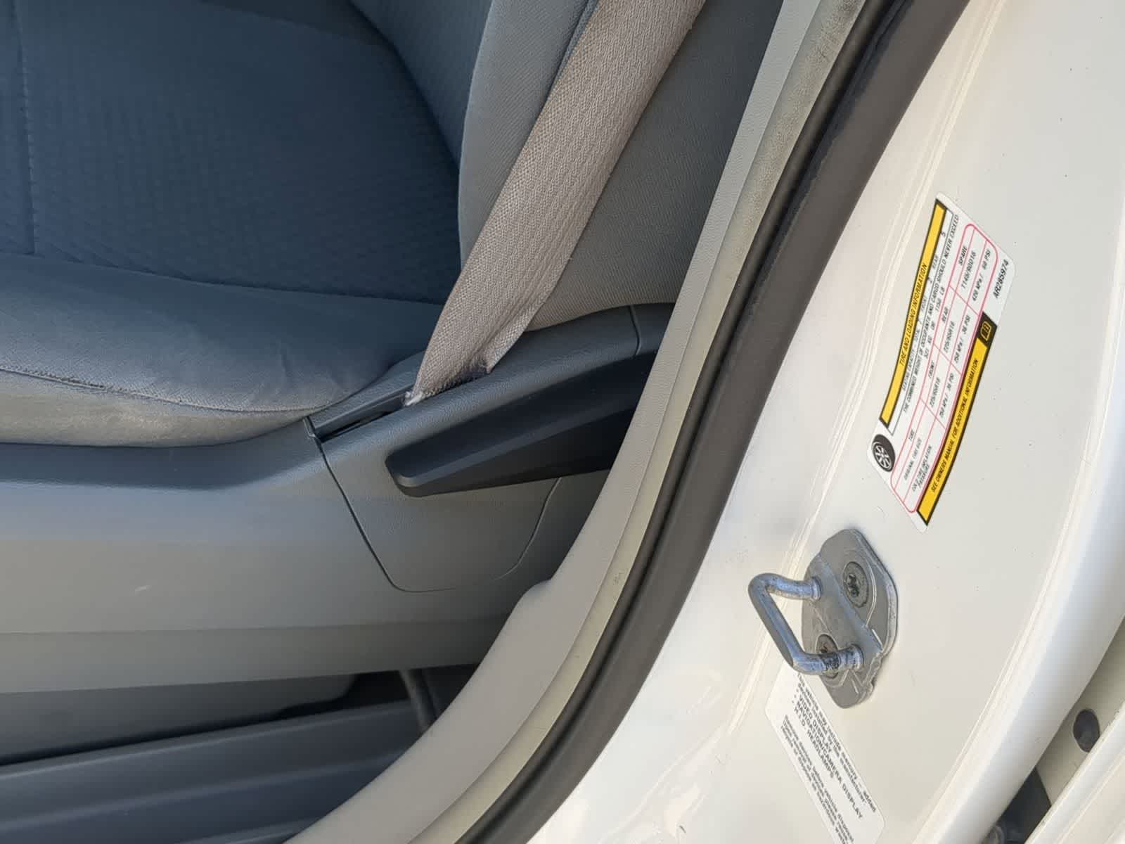 Thumbnail: 2010 Chrysler Town & Country - 17