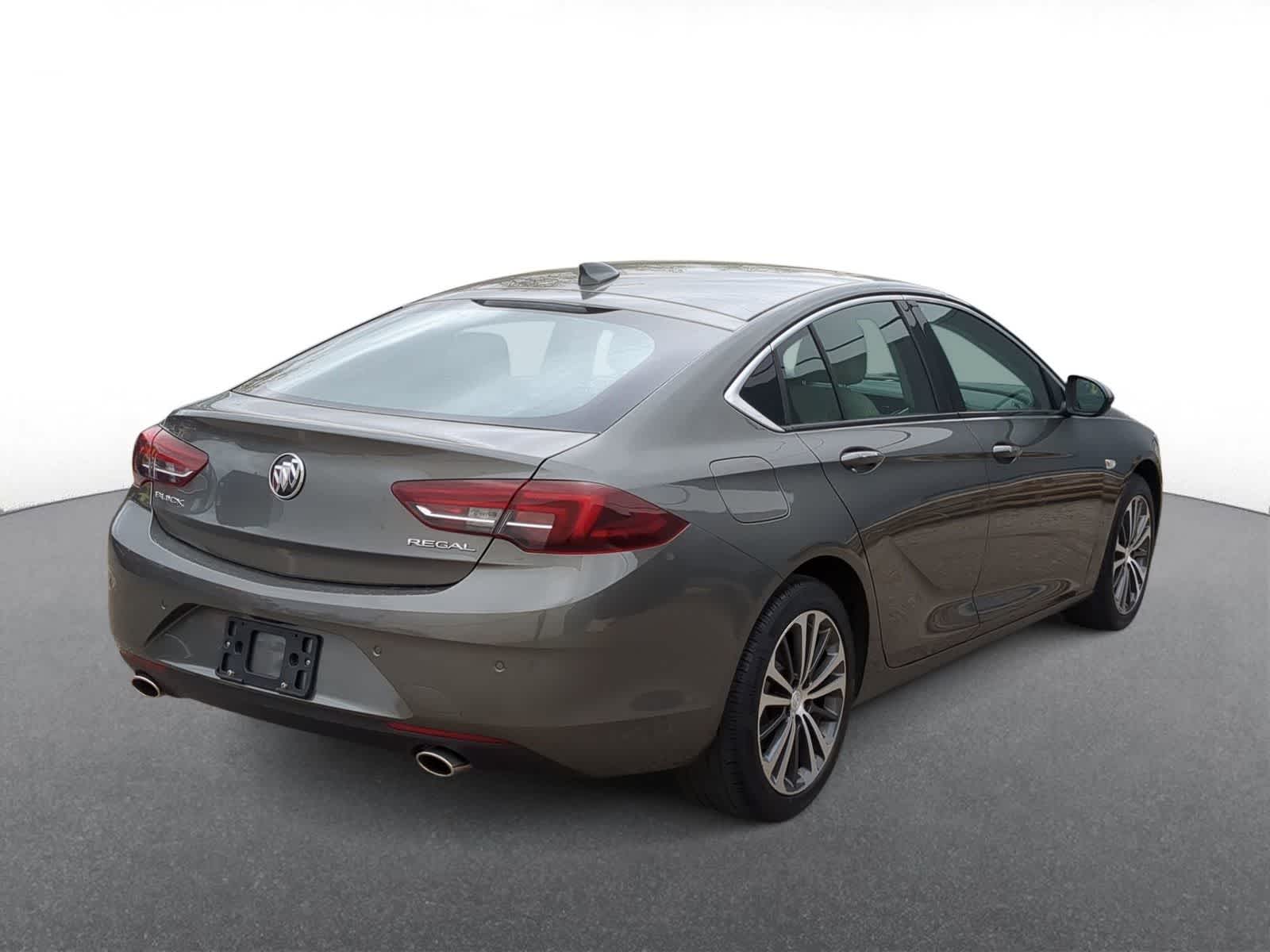 Thumbnail: 2018 Buick Regal - 8