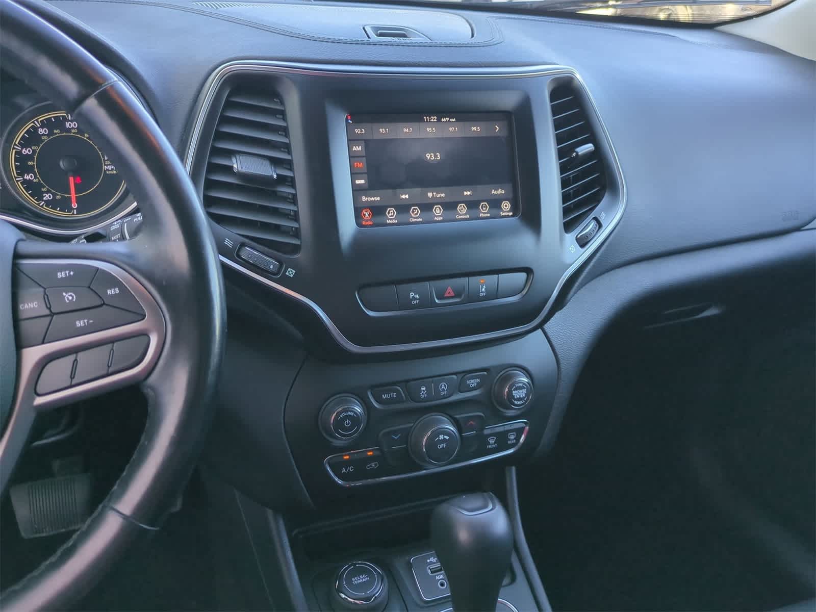 Thumbnail: 2021 Jeep Cherokee - 27