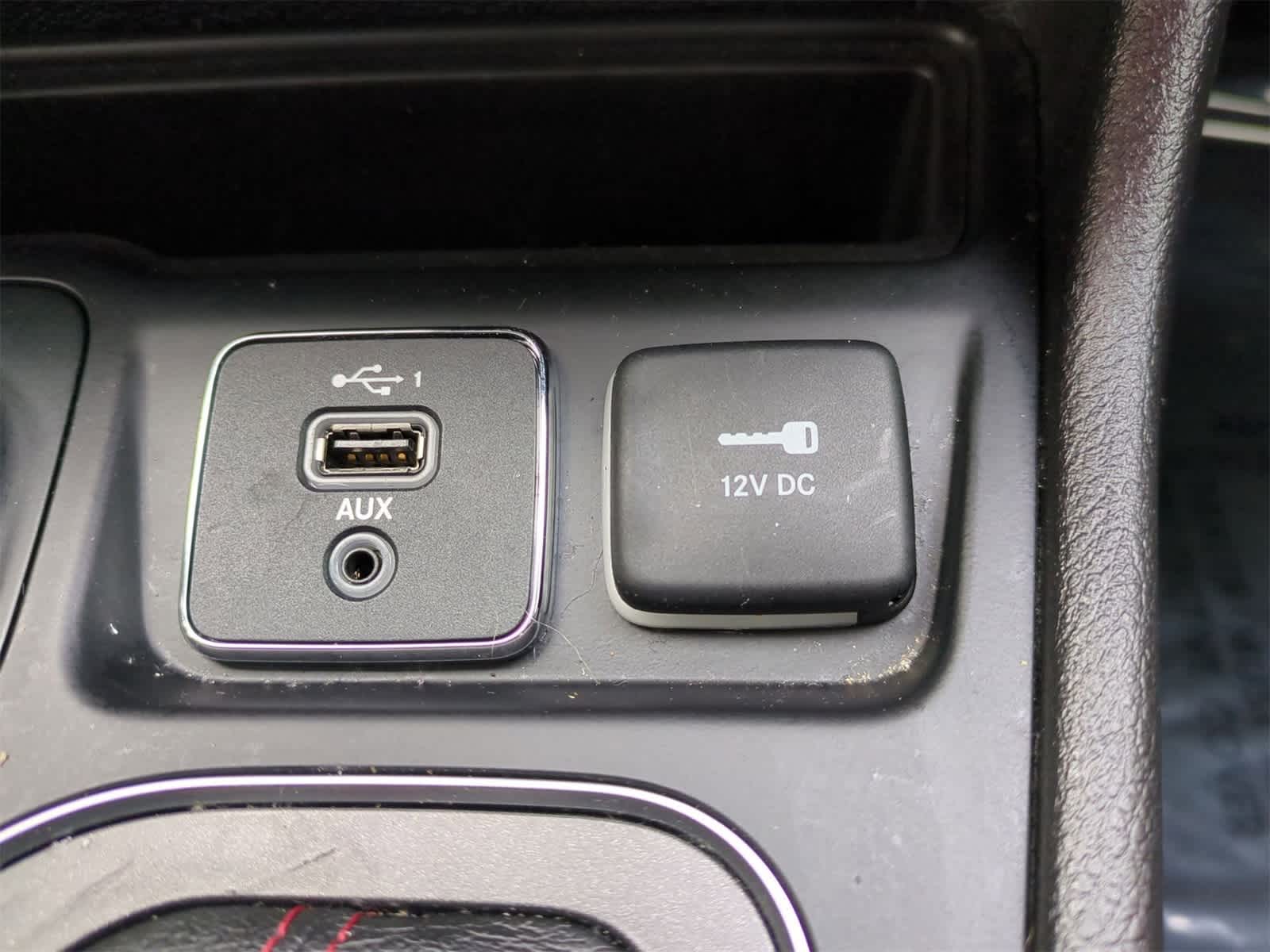 Thumbnail: 2019 Jeep Cherokee - 31