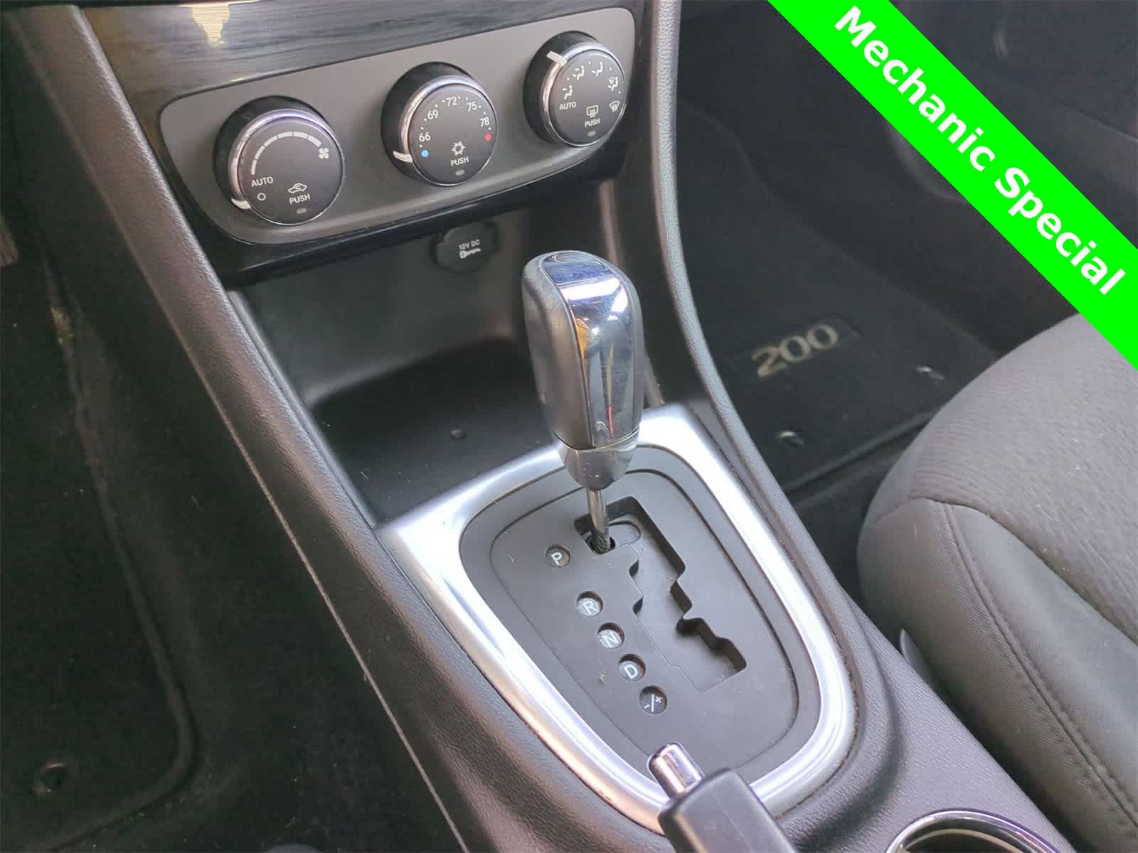 Thumbnail: 2012 Chrysler 200 - 25