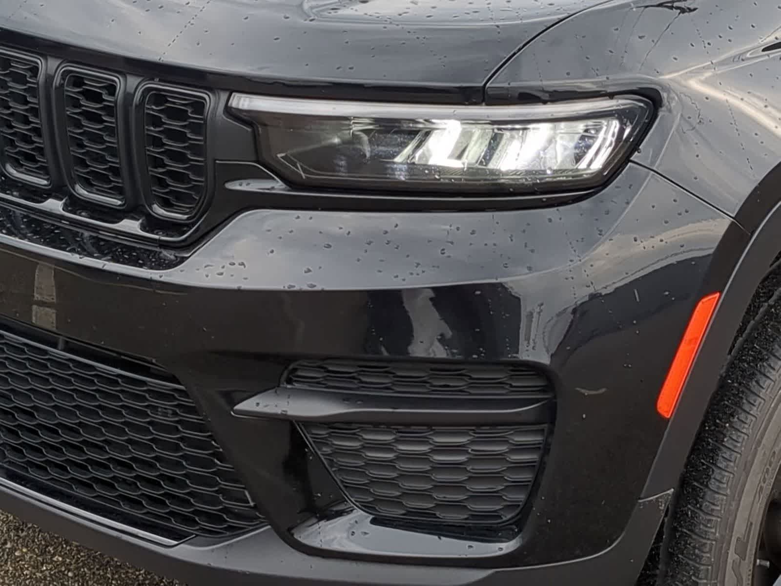 Thumbnail: 2023 Jeep Grand Cherokee - 11