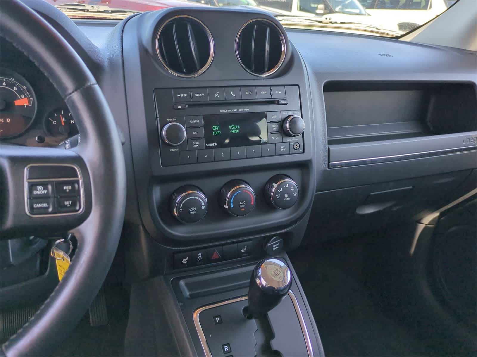 Thumbnail: 2015 Jeep Patriot - 26