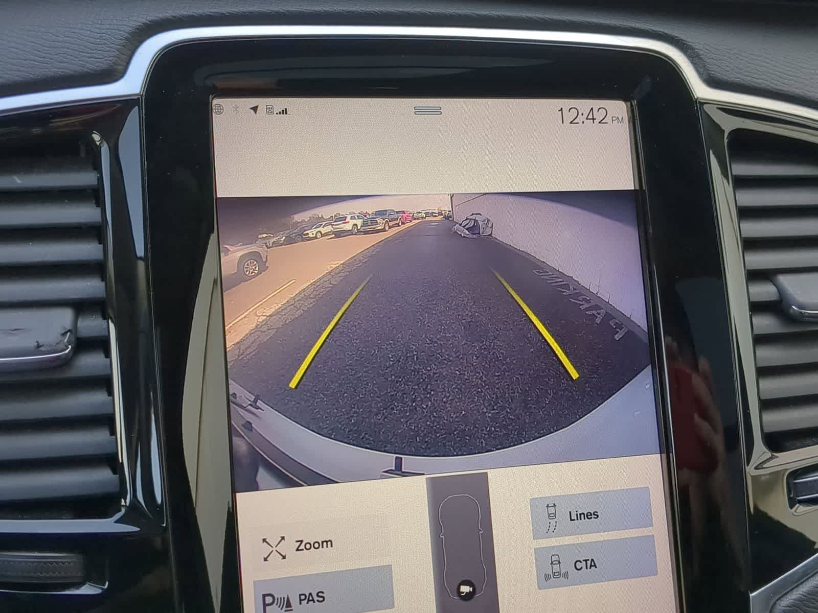 Thumbnail: 2018 Volvo XC90 - 28