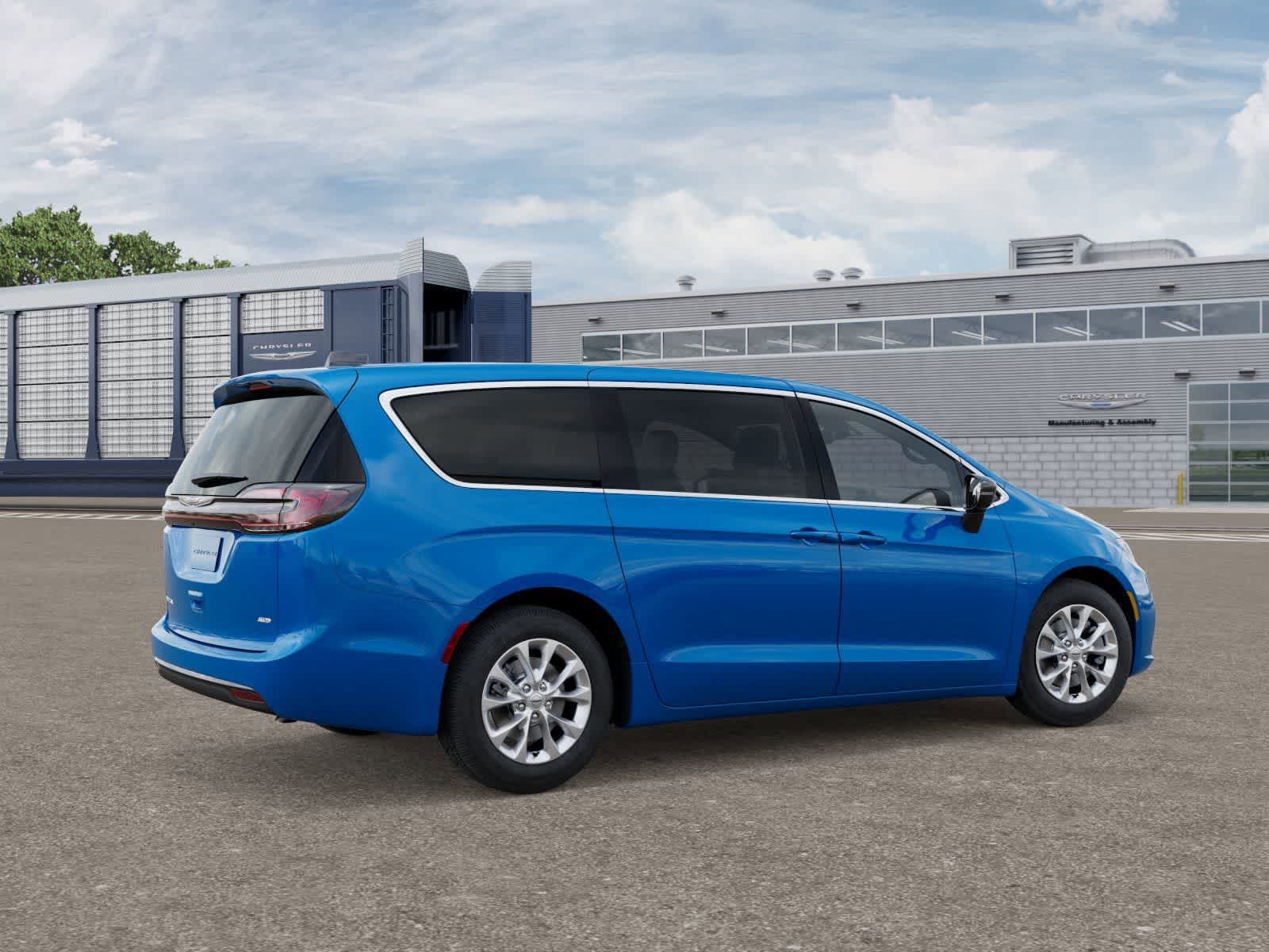 Thumbnail: 2026 Chrysler Pacifica - 4