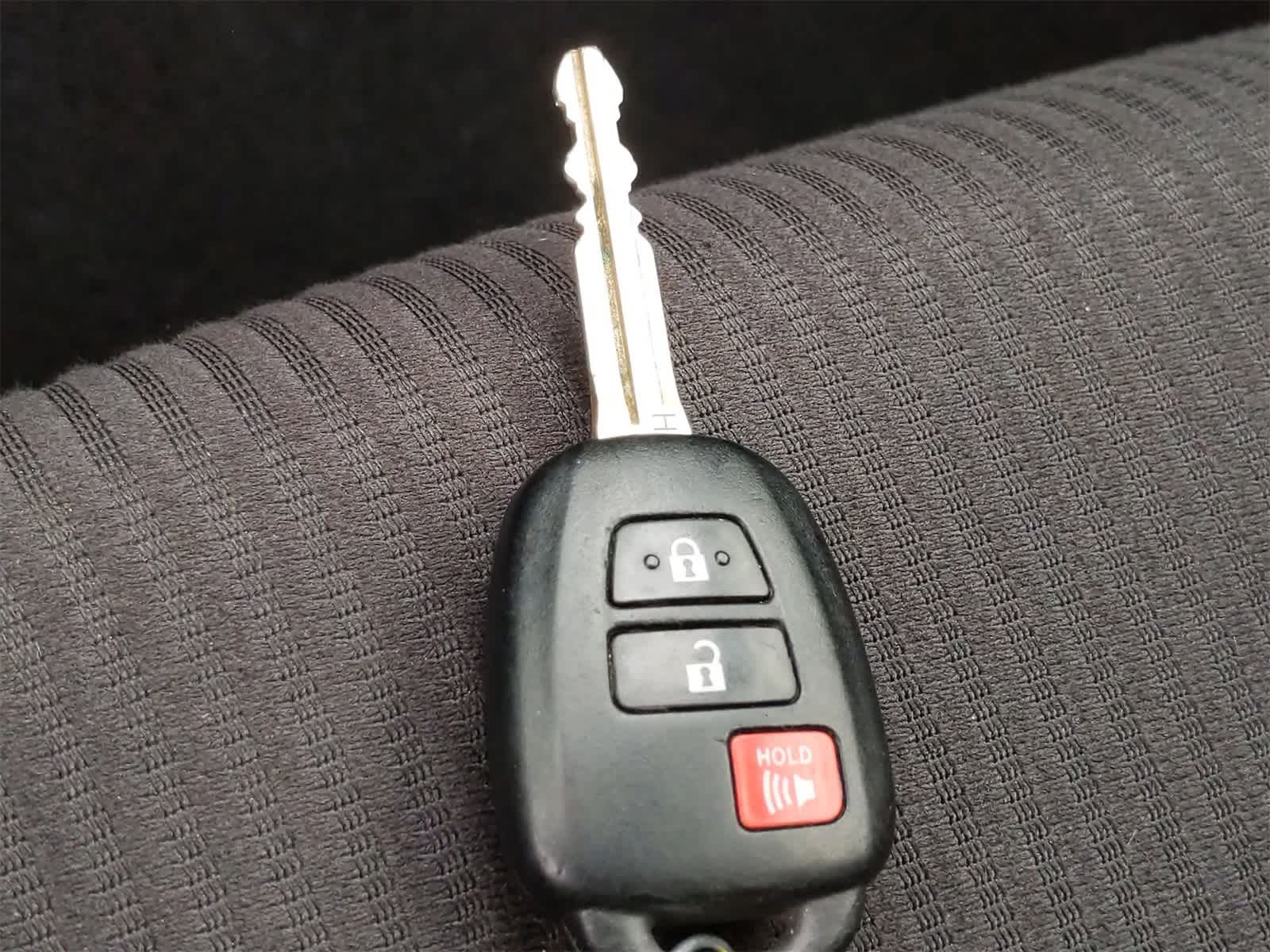 2013 Toyota RAV4 XLE 33