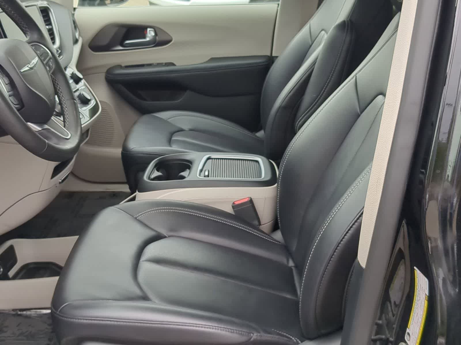 Thumbnail: 2024 Chrysler Pacifica - 16