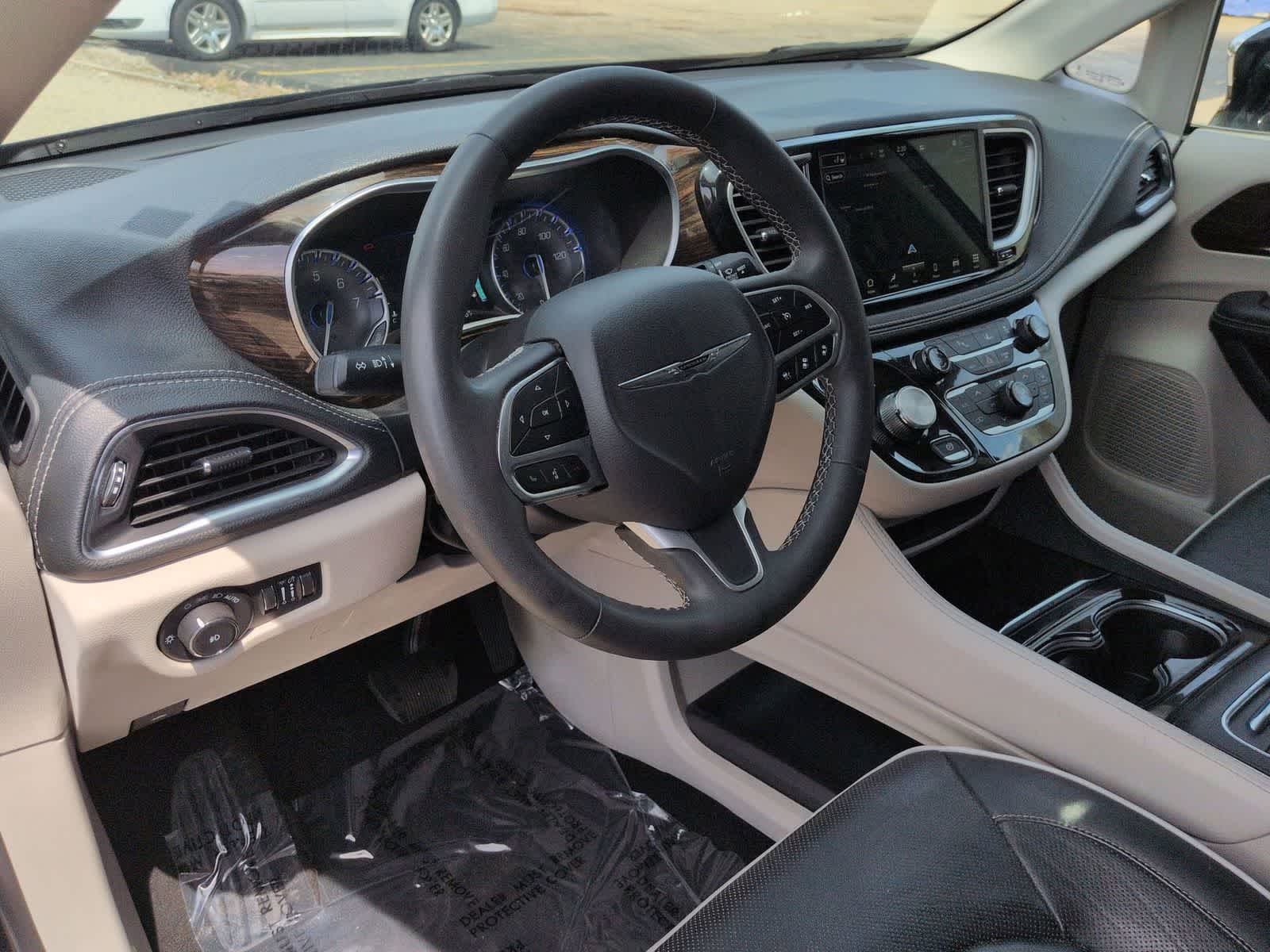 Thumbnail: 2023 Chrysler Pacifica - 10