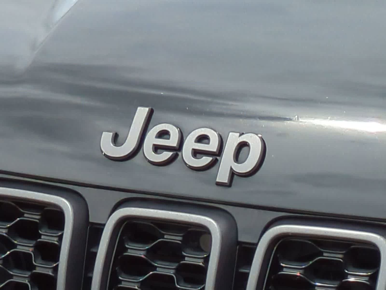 Thumbnail: 2020 Jeep Grand Cherokee - 12