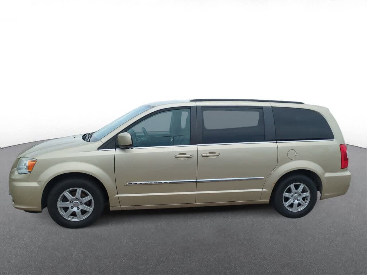 Thumbnail: 2011 Chrysler Town & Country - 5